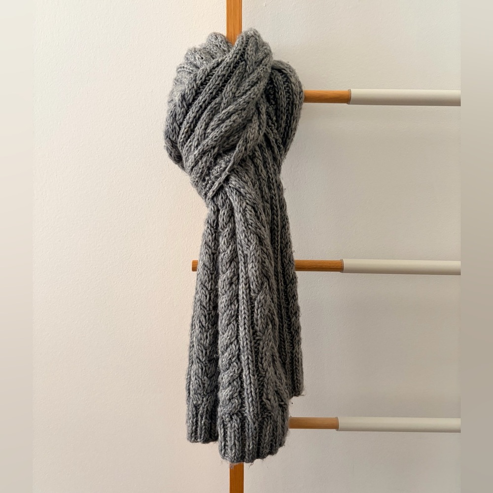 H&M Cozy Gray Knit‎ Scarf